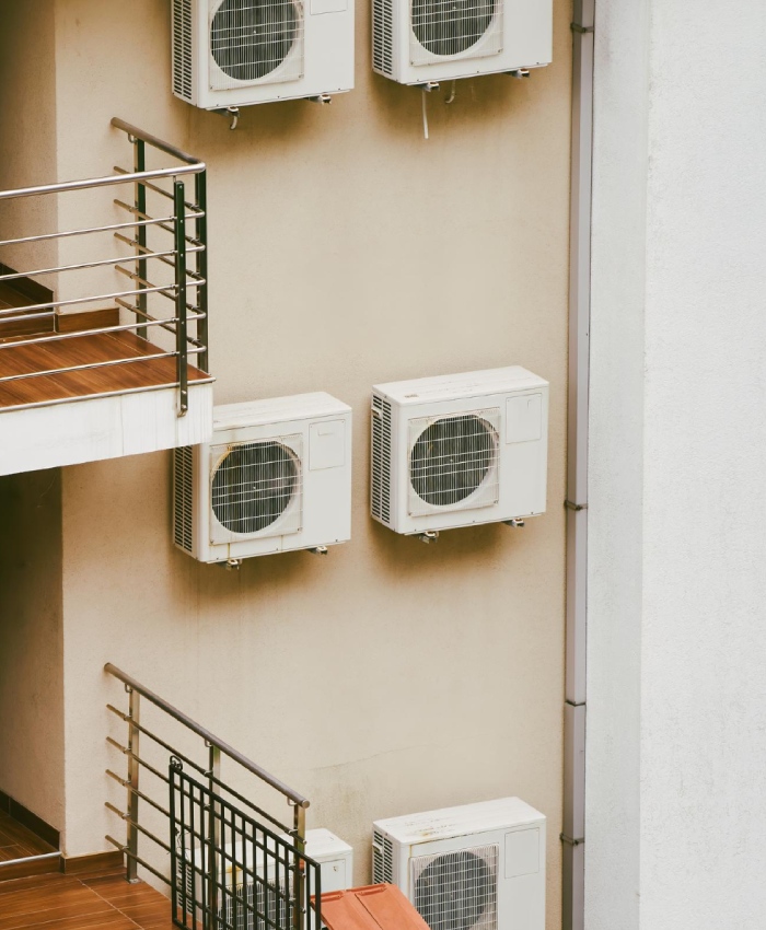 Pose et réparation de climatisation sur façade d’immeuble
